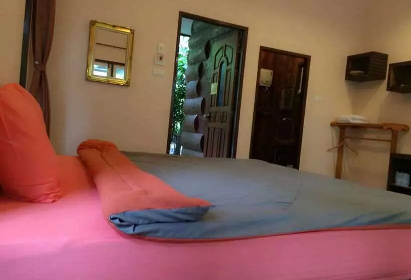 ホテル Amphawa Club