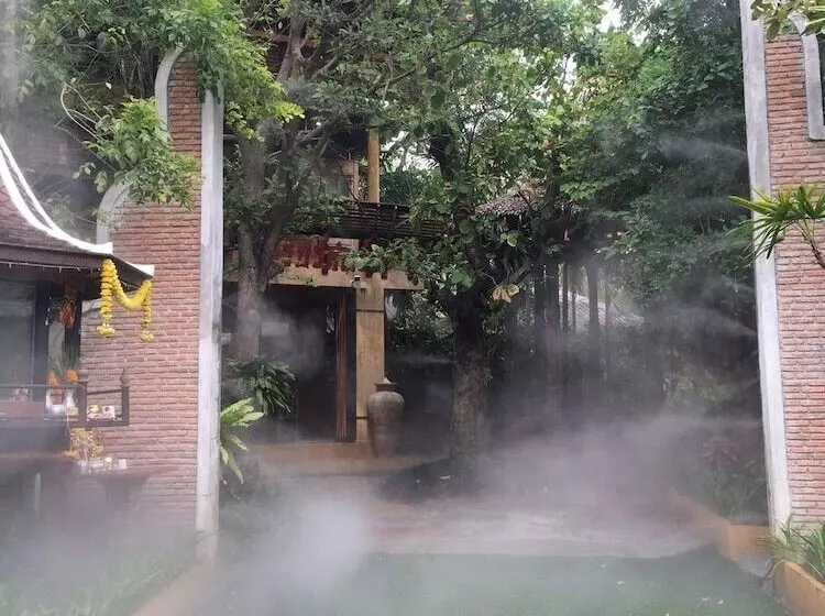 ホテル Amphawa Club