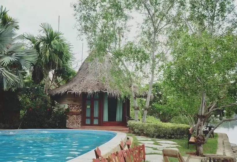 ホテル Amphawa Club