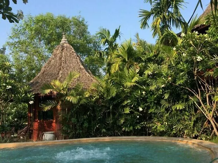 ホテル Amphawa Club