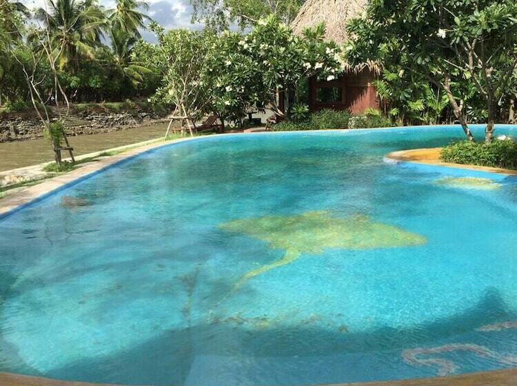 فندق Amphawa Club