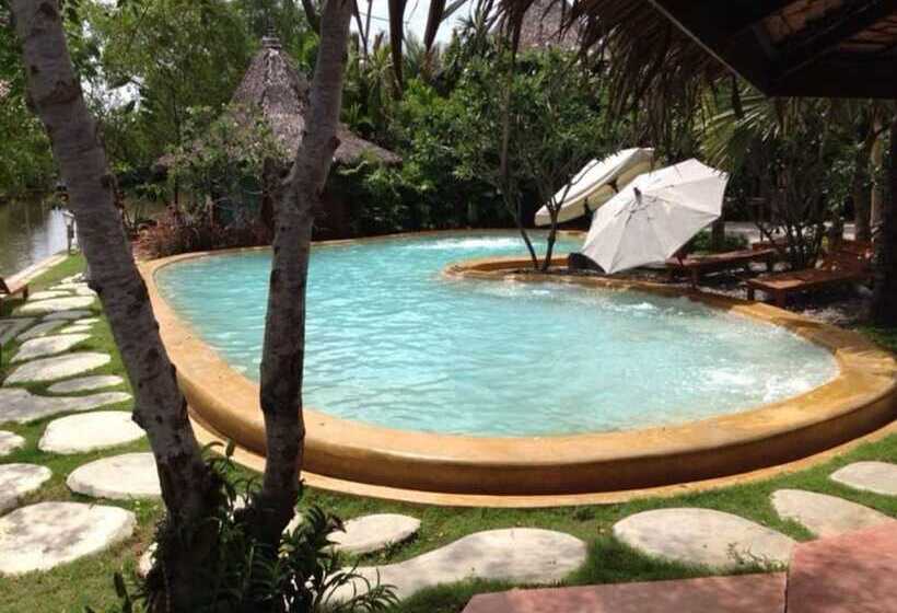 فندق Amphawa Club