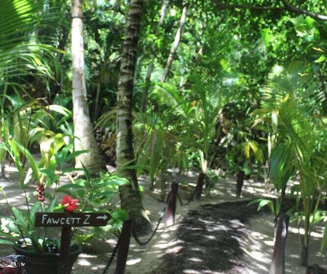 هتل Little Corn Beach And Bungalow