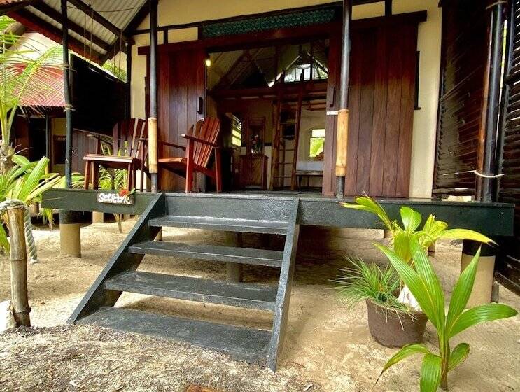 هتل Little Corn Beach And Bungalow