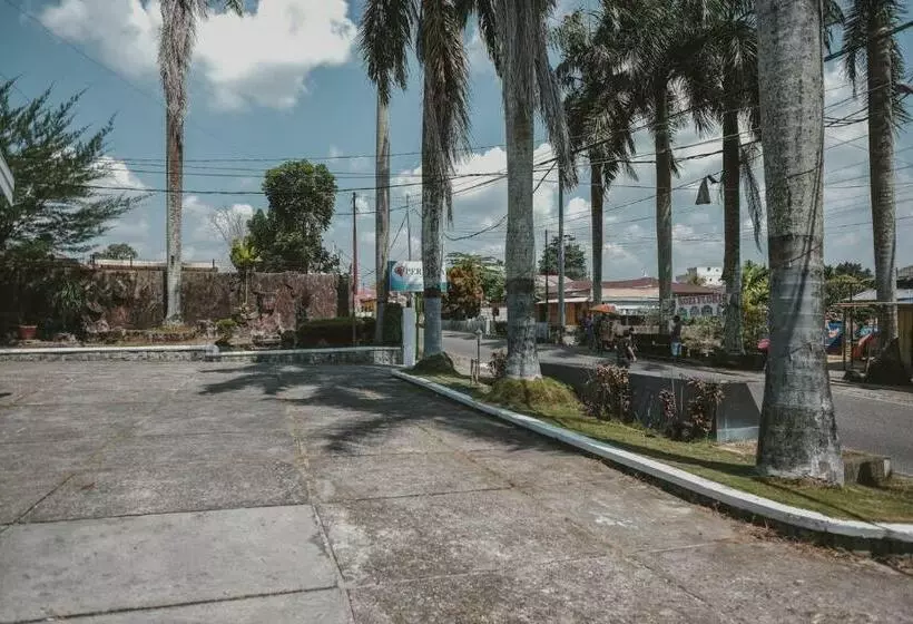 ホテル Reddoorz Syariah Near Rsud Kolonel Abundjani Bangko