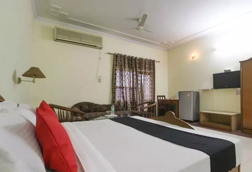 ホテル Capital O 49883  Sutlej Classic