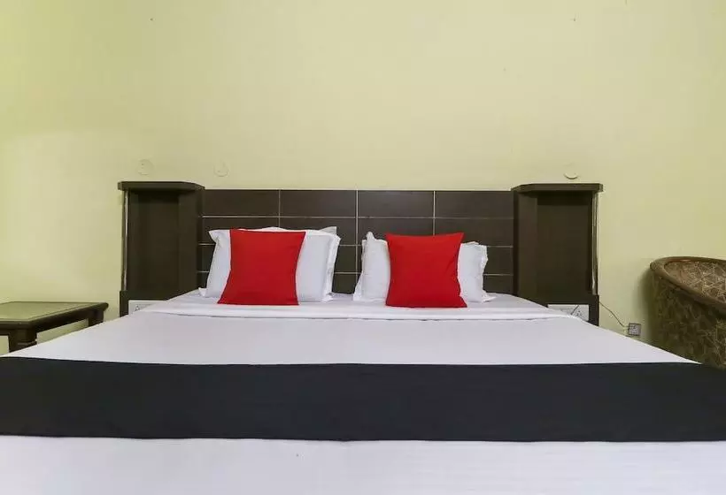 ホテル Capital O 49883  Sutlej Classic