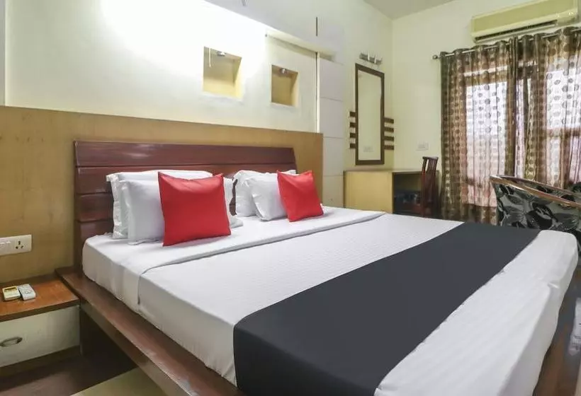 ホテル Capital O 49883  Sutlej Classic