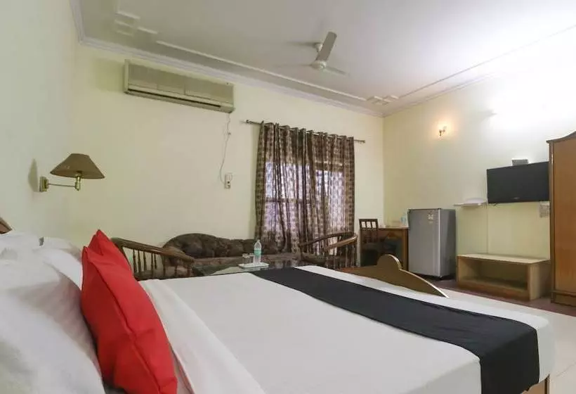 ホテル Capital O 49883  Sutlej Classic