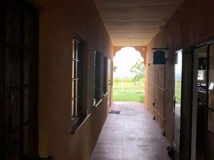 ペンション Emoyeni Country Lodge