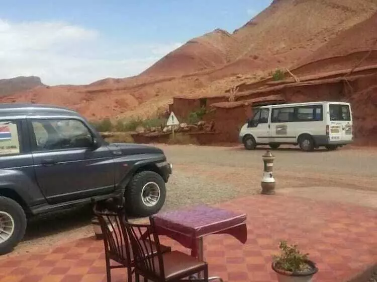 Majatalo Kasbah Tialouite