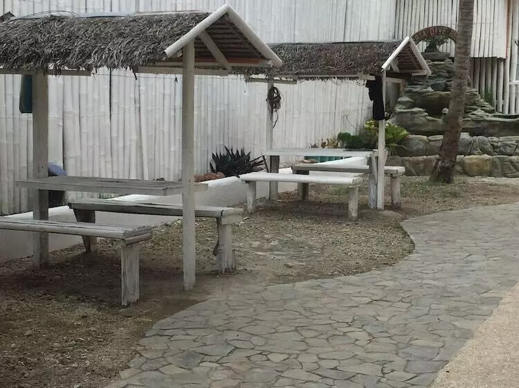 Hotelli Alegria Dive Resort