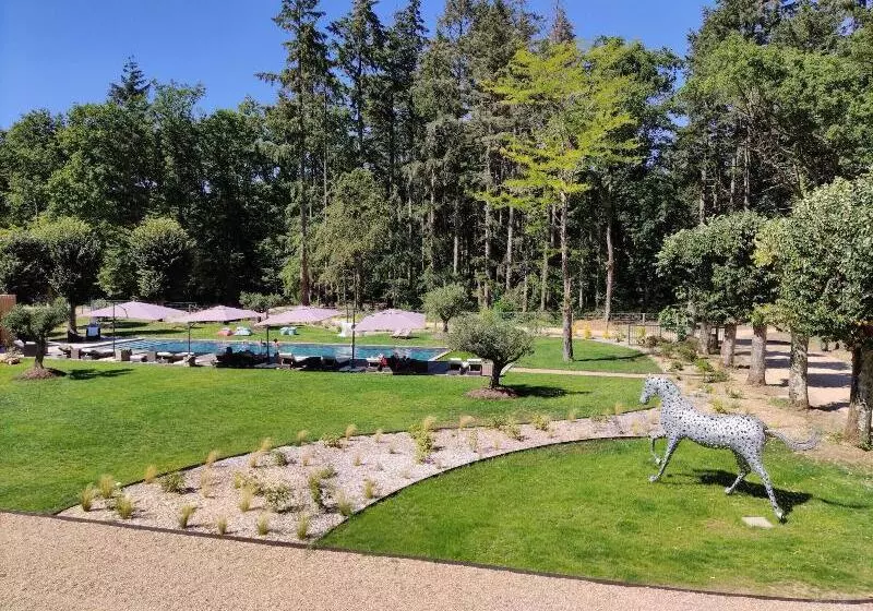 Hotelli Loire Valley Lodges