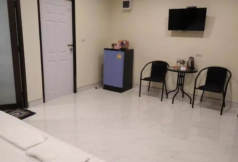 ホテル Phuket Sirinapha Resort