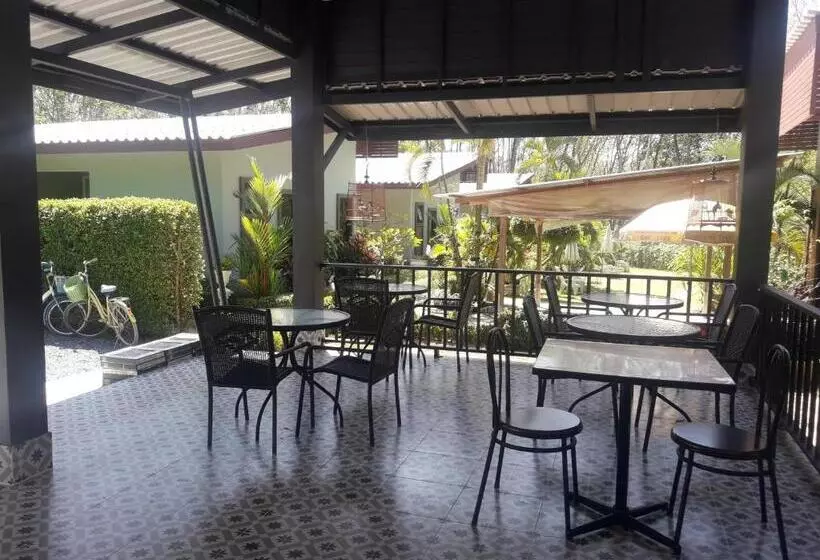 ホテル Phuket Sirinapha Resort