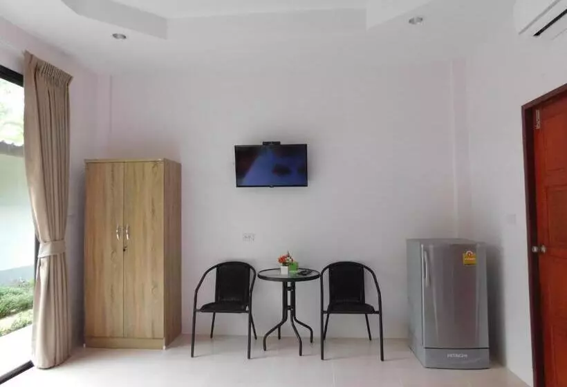 ホテル Phuket Sirinapha Resort