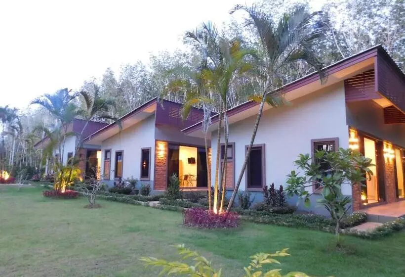 ホテル Phuket Sirinapha Resort