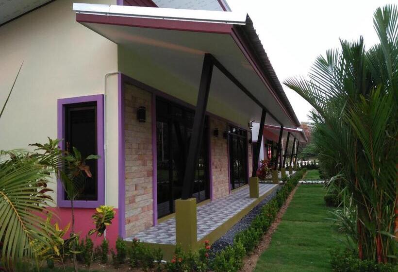 هتل Phuket Sirinapha Resort