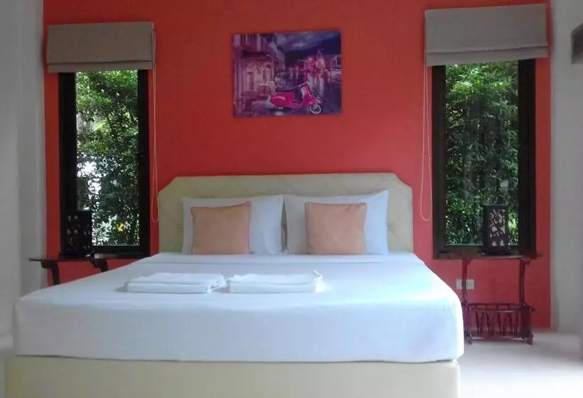 ホテル Phuket Sirinapha Resort