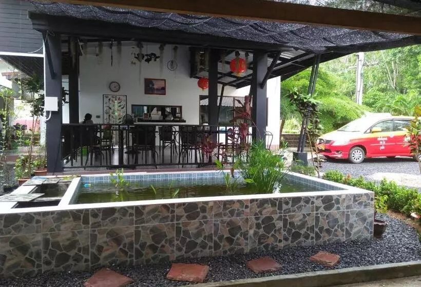 ホテル Phuket Sirinapha Resort