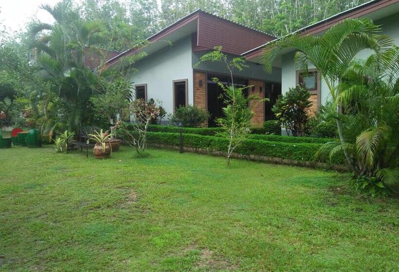 هتل Phuket Sirinapha Resort