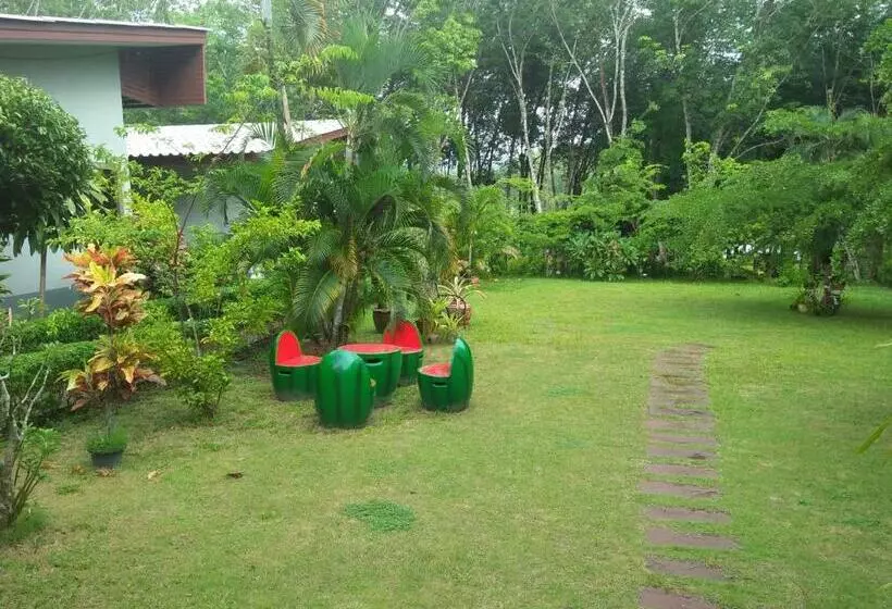 ホテル Phuket Sirinapha Resort