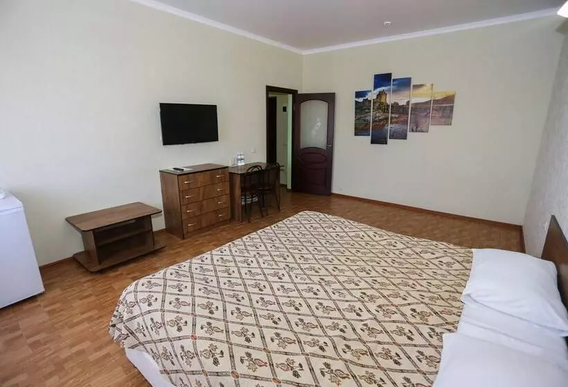 Hotelli Zvezda Tamani