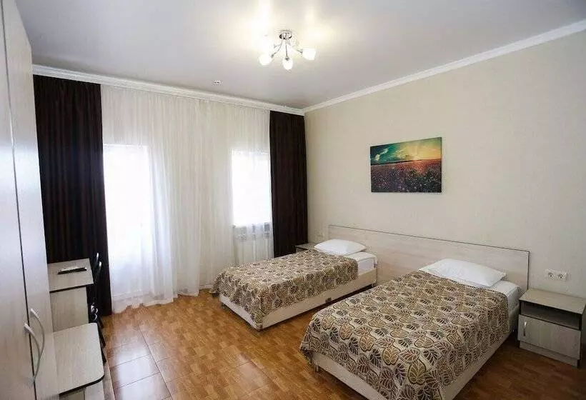 Hotelli Zvezda Tamani