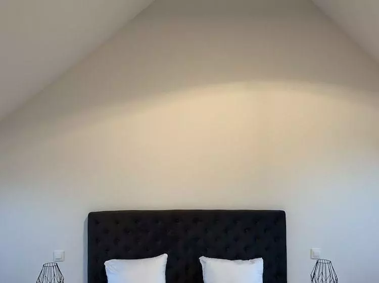 Le Manoir De Le Quesnel
