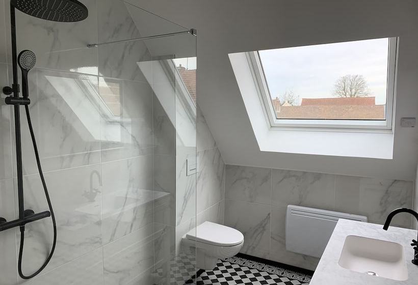 Le Manoir De Le Quesnel