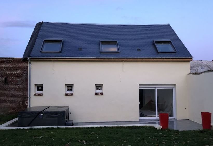 Le Manoir De Le Quesnel