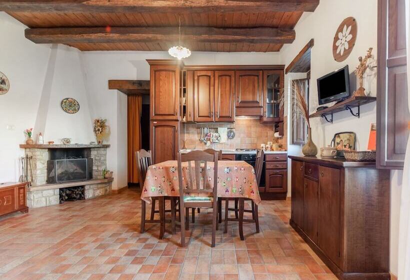 Vibrant Cottage Near Lake In Bomba