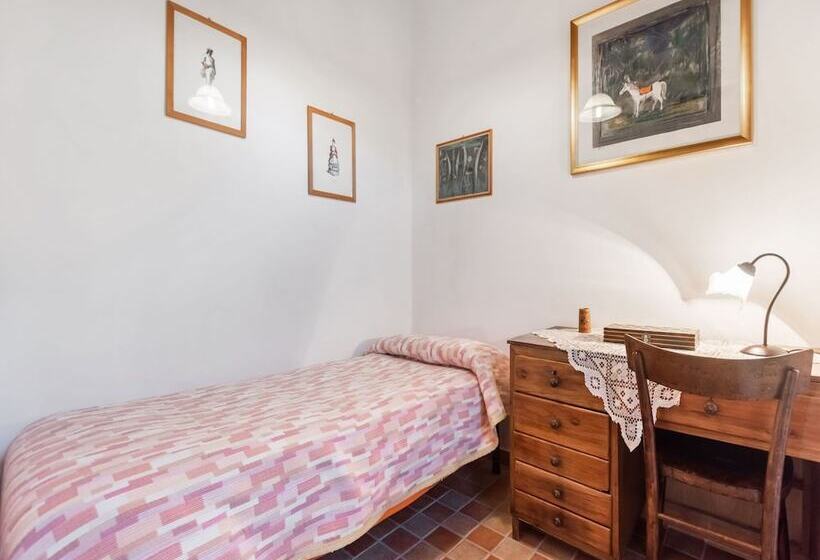 Vibrant Cottage Near Lake In Bomba