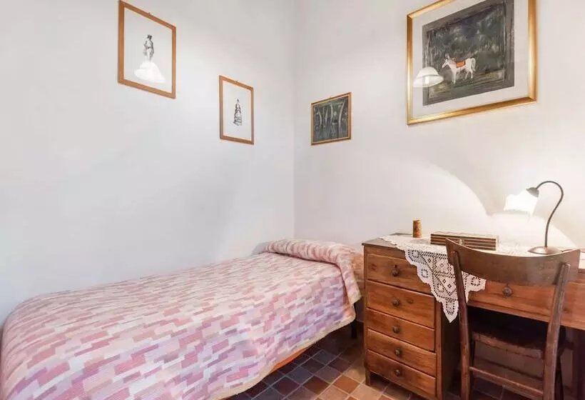 Vibrant Cottage Near Lake In Bomba