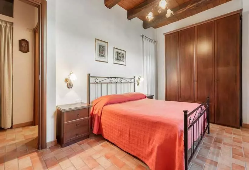 Vibrant Cottage Near Lake In Bomba