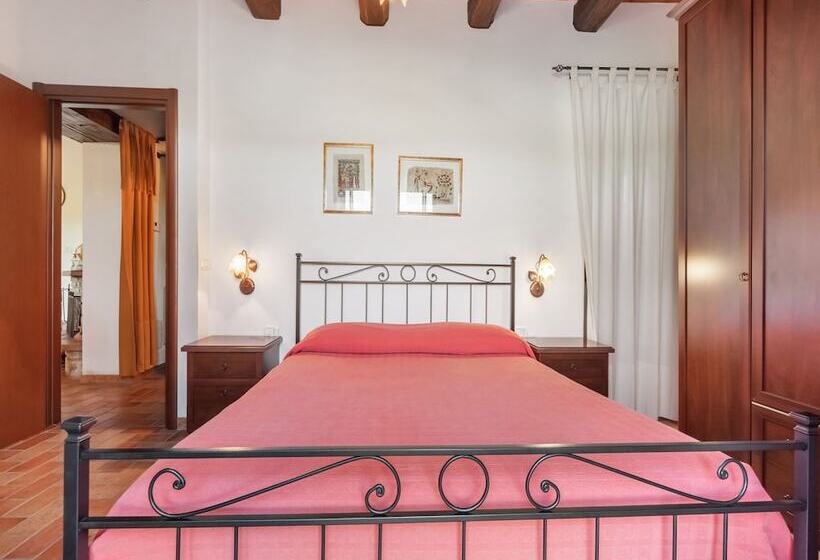 Vibrant Cottage Near Lake In Bomba