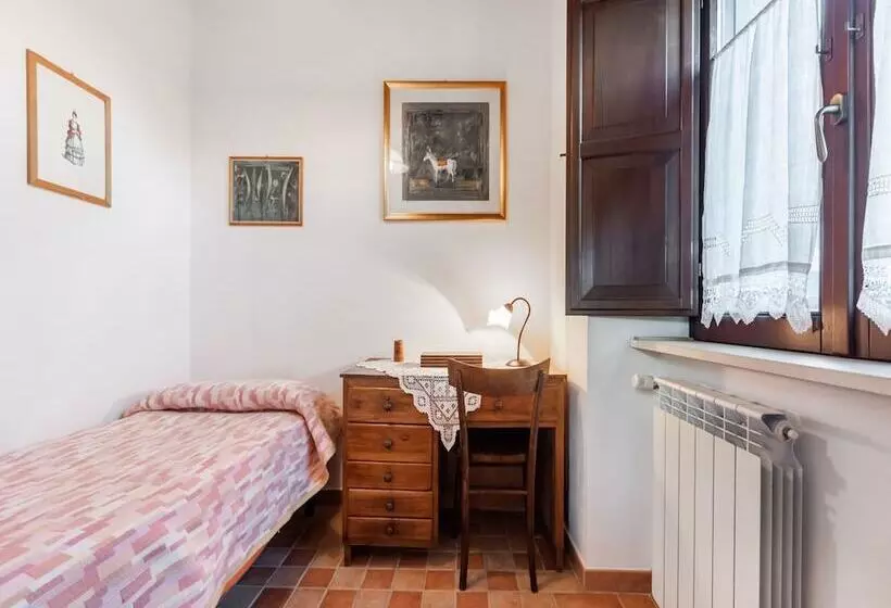 Vibrant Cottage Near Lake In Bomba