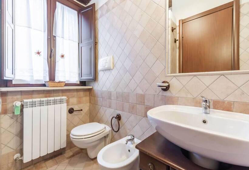 Vibrant Cottage Near Lake In Bomba