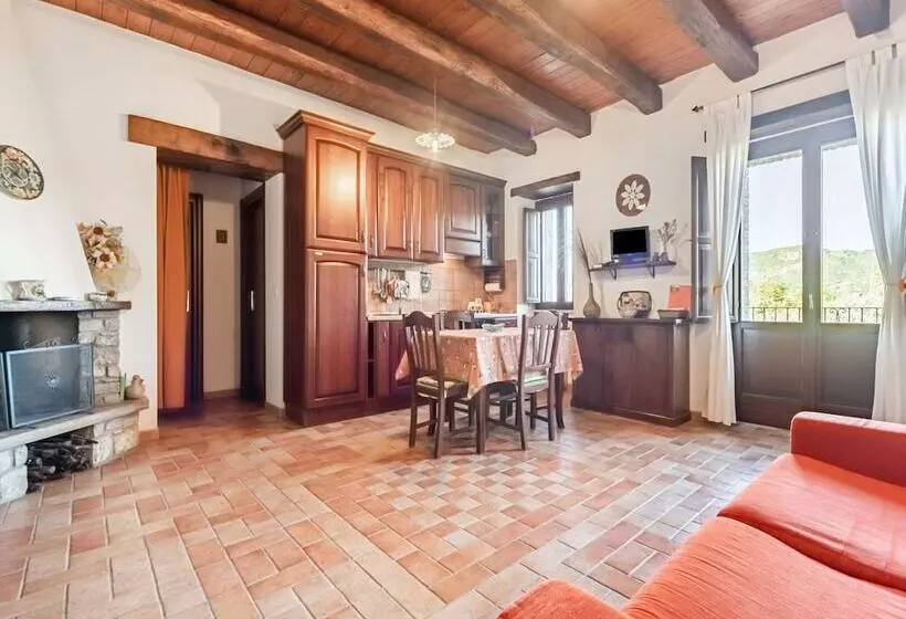 Vibrant Cottage Near Lake In Bomba