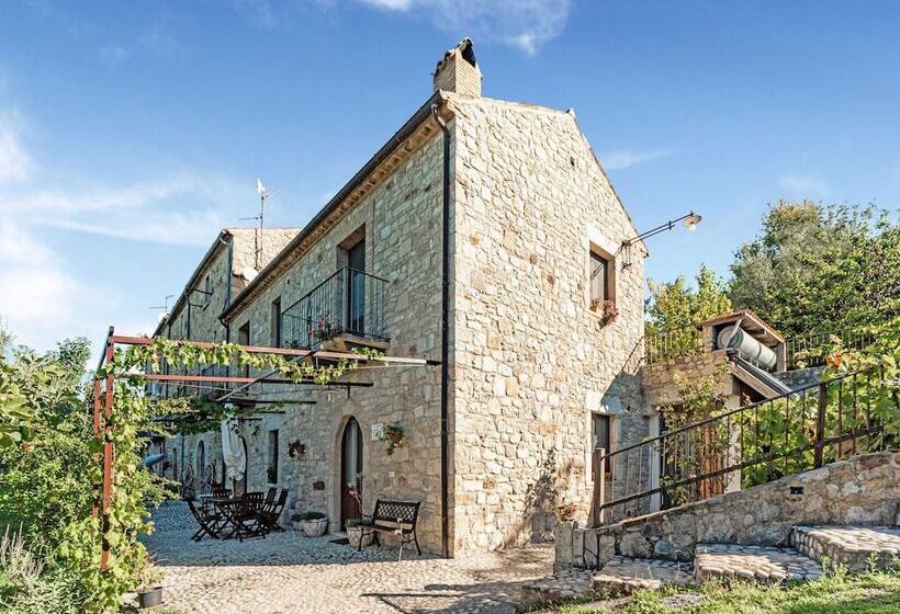 Vibrant Cottage Near Lake In Bomba