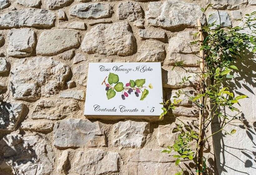 Vibrant Cottage Near Lake In Bomba