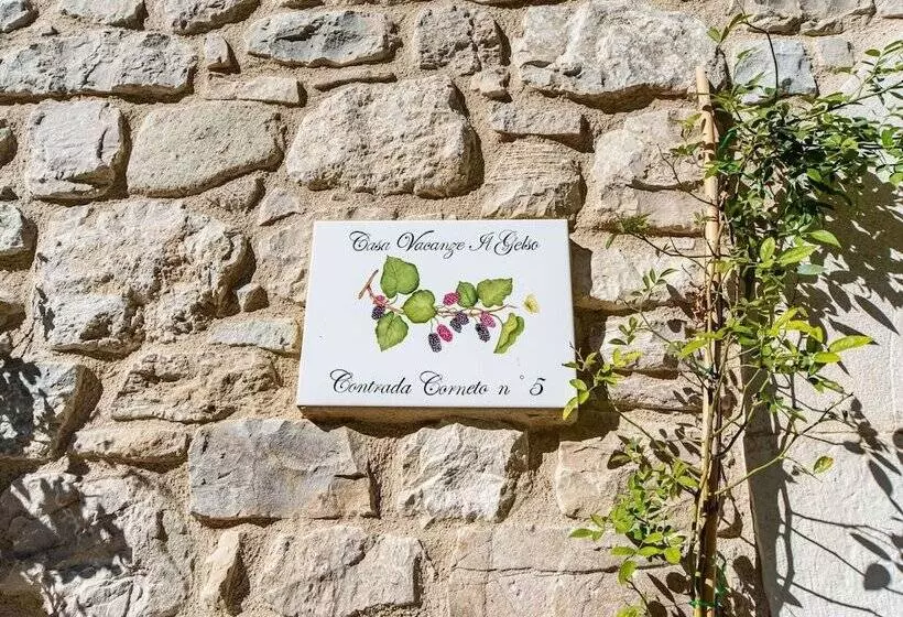 Vibrant Cottage Near Lake In Bomba