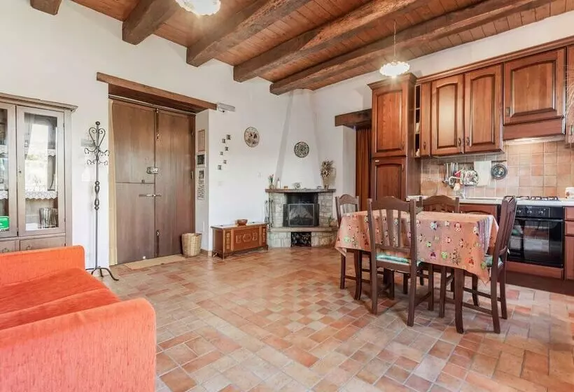 Vibrant Cottage Near Lake In Bomba