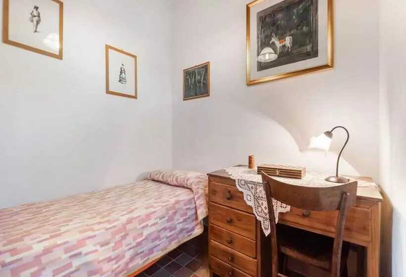 Vibrant Cottage Near Lake In Bomba