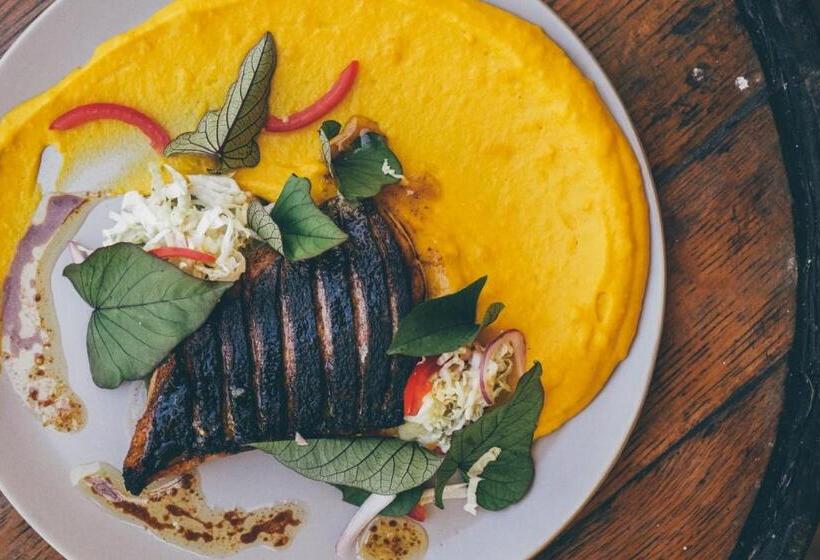 Amun Ini Beach Resort & Spa