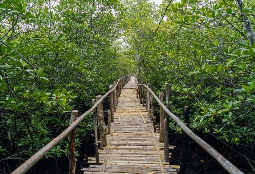 Amun Ini Beach Resort & Spa