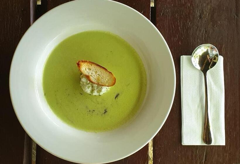 Amun Ini Beach Resort & Spa