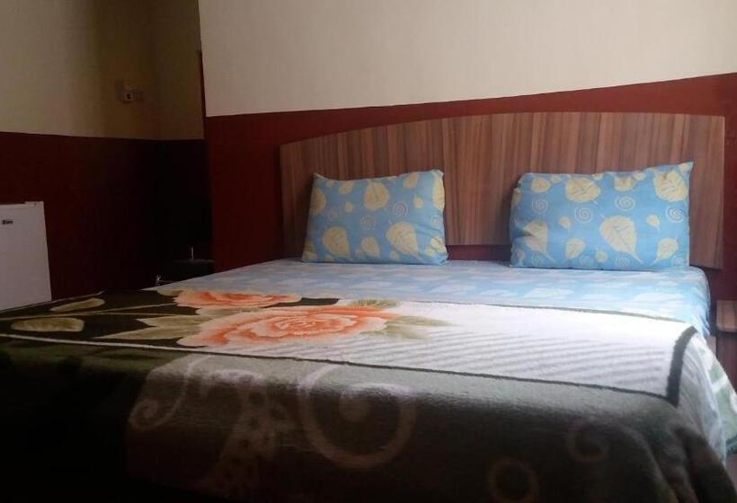 ホテル Adinkra City