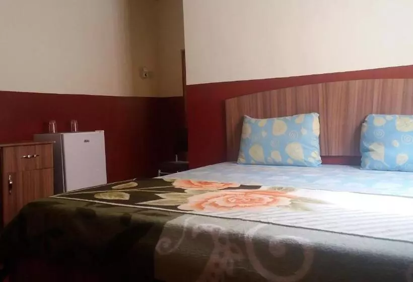 ホテル Adinkra City