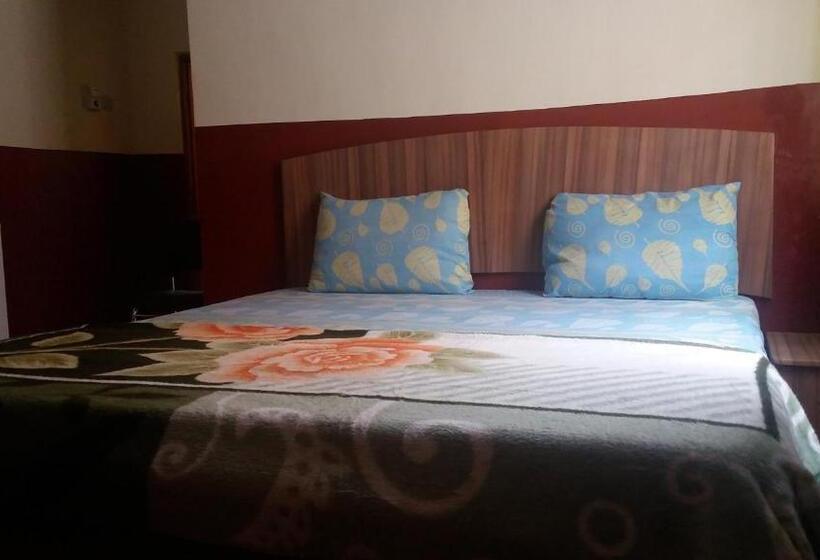 ホテル Adinkra City